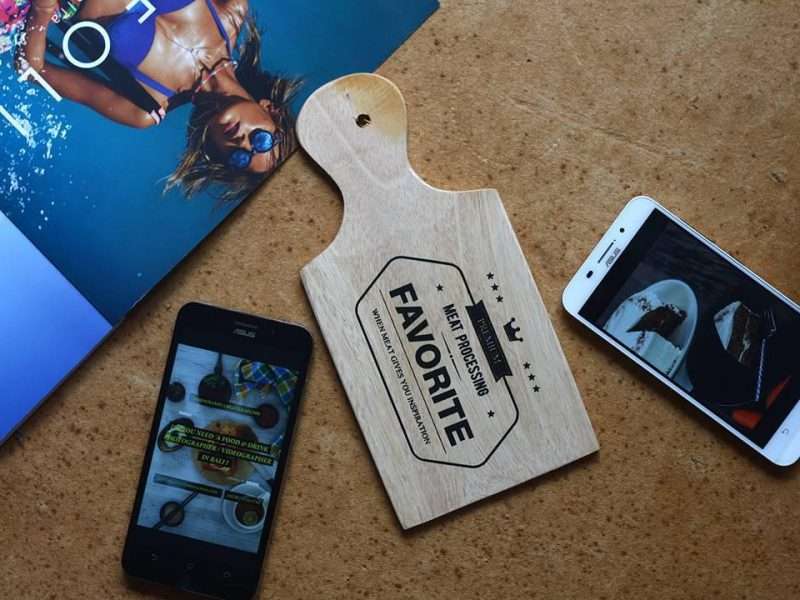 Customized cutting board with label